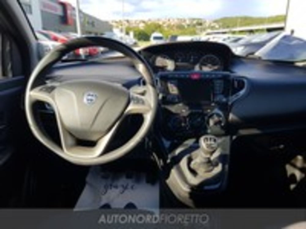 Lancia Ypsilon usata a Udine (13)