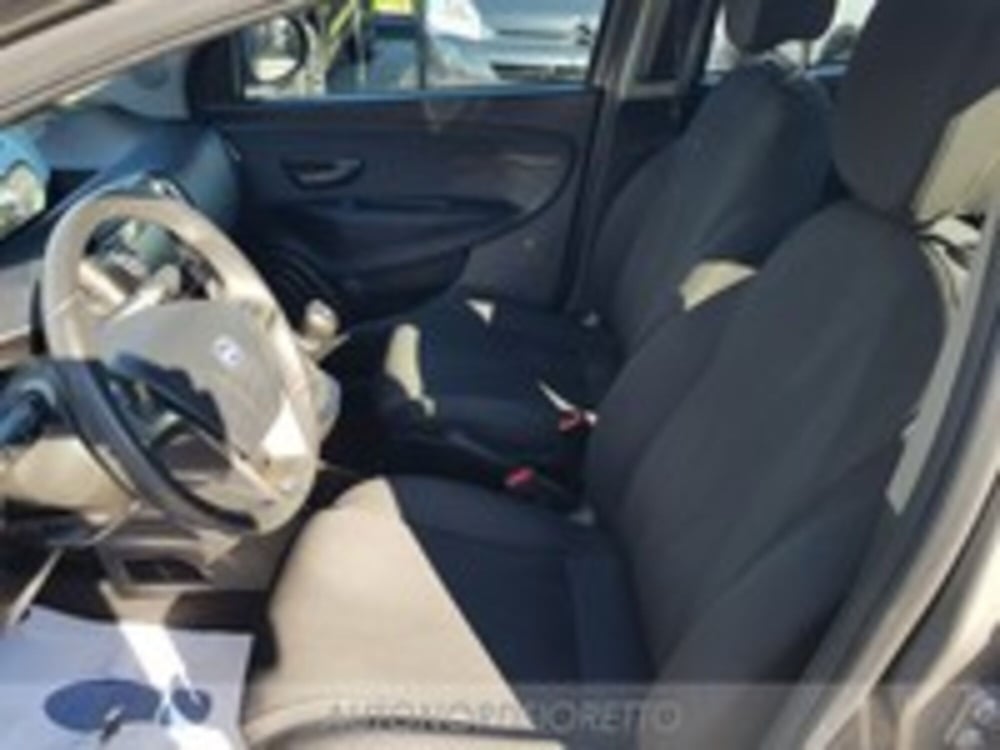 Lancia Ypsilon usata a Udine (14)