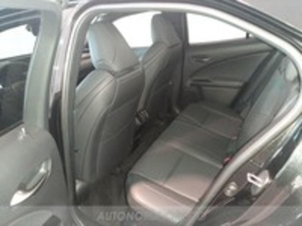 Lexus UX usata a Udine (7)