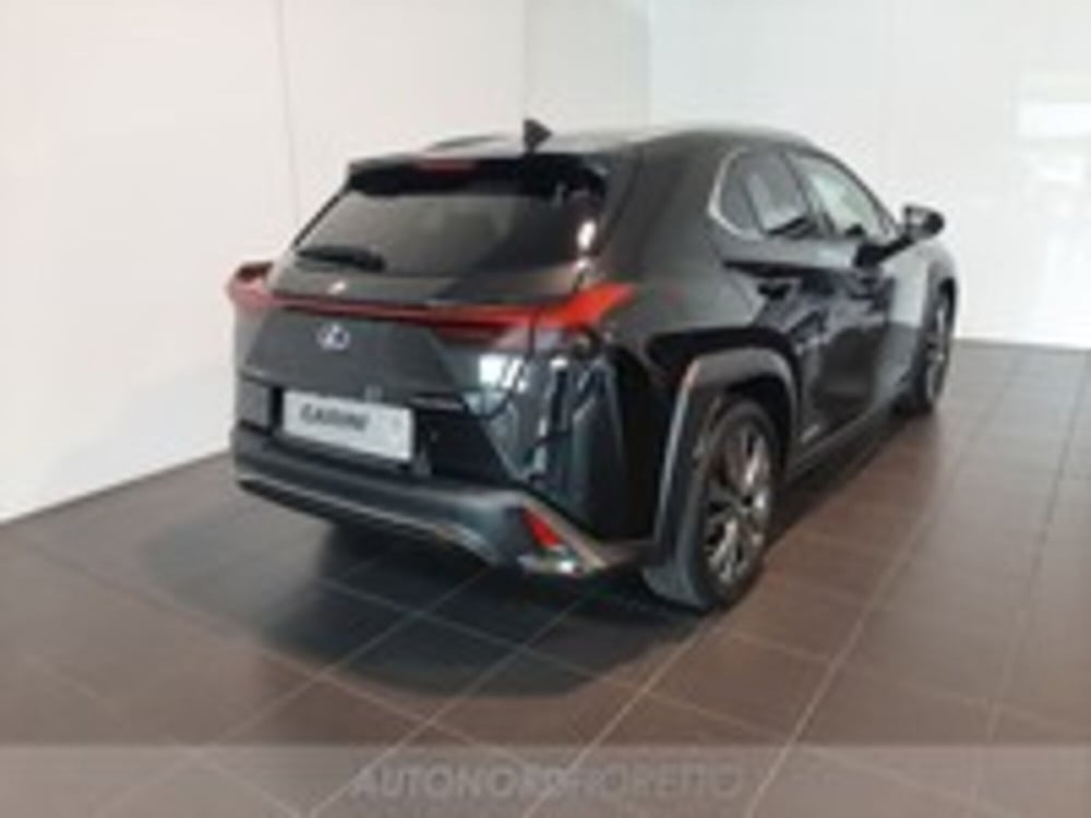 Lexus UX usata a Udine (8)