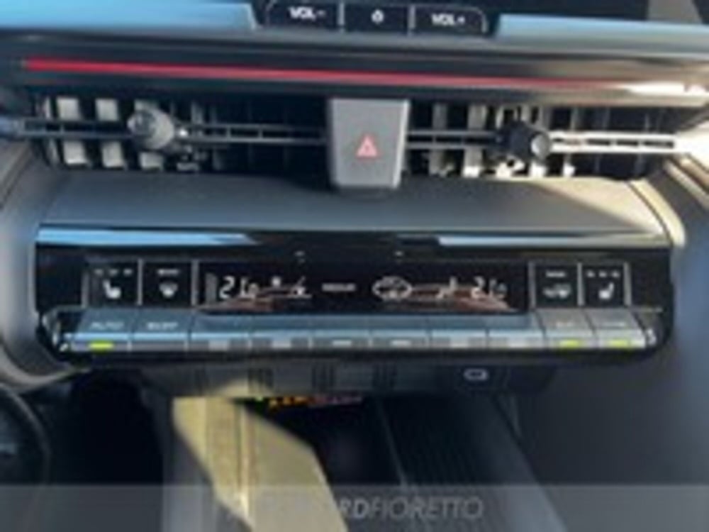 Toyota Toyota C-HR usata a Udine (13)