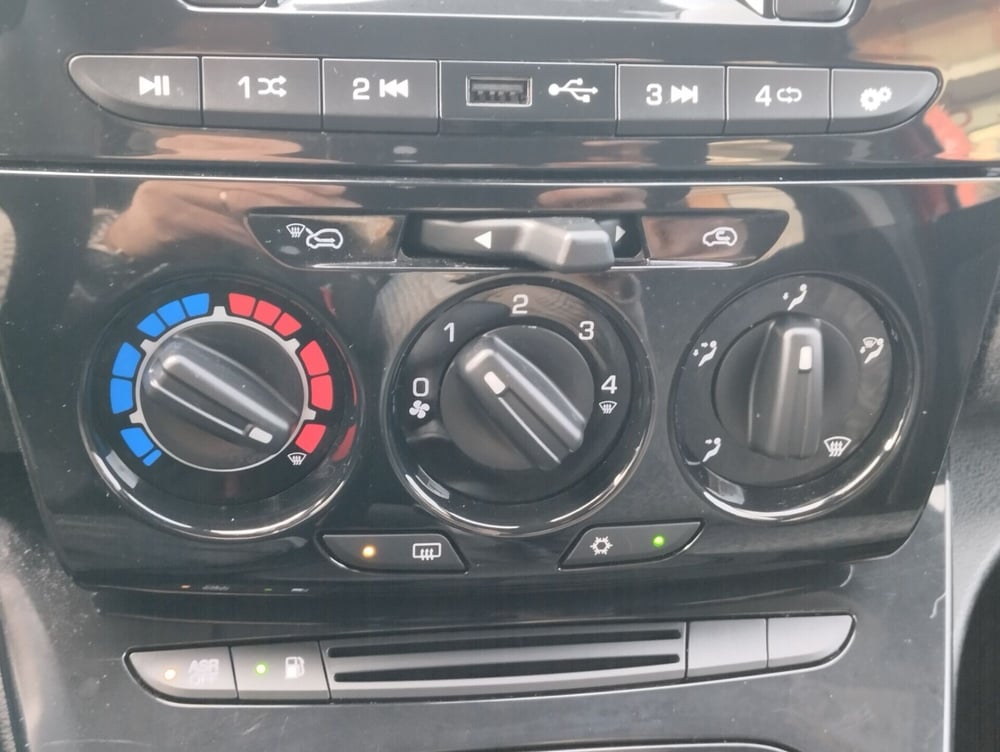 Lancia Ypsilon usata a Asti (15)