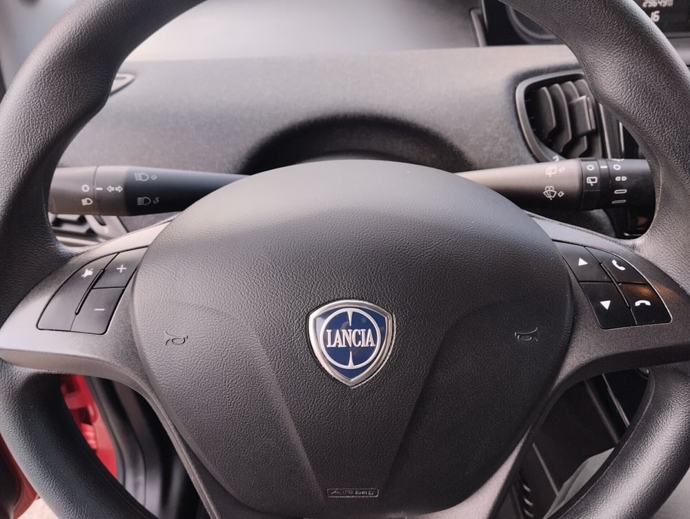 Lancia Ypsilon usata a Asti (7)