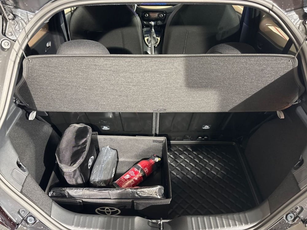 Toyota Aygo X nuova a Lecco (12)