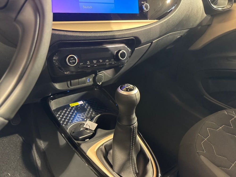 Toyota Aygo X nuova a Lecco (14)