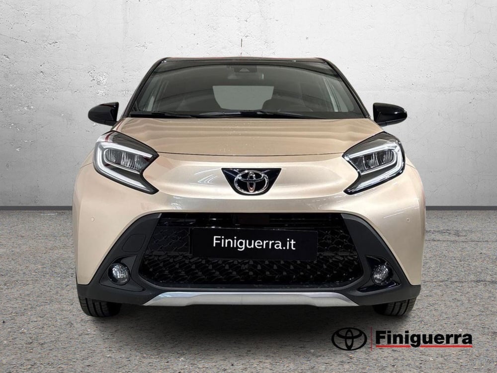 Toyota Aygo X nuova a Lecco (2)
