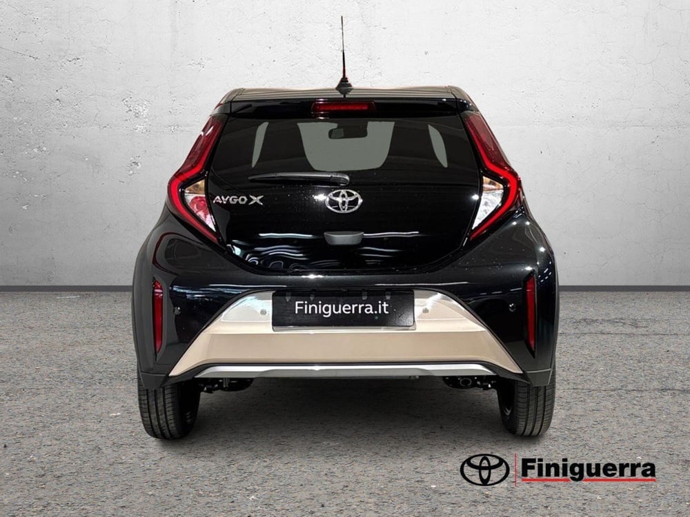 Toyota Aygo X nuova a Lecco (3)