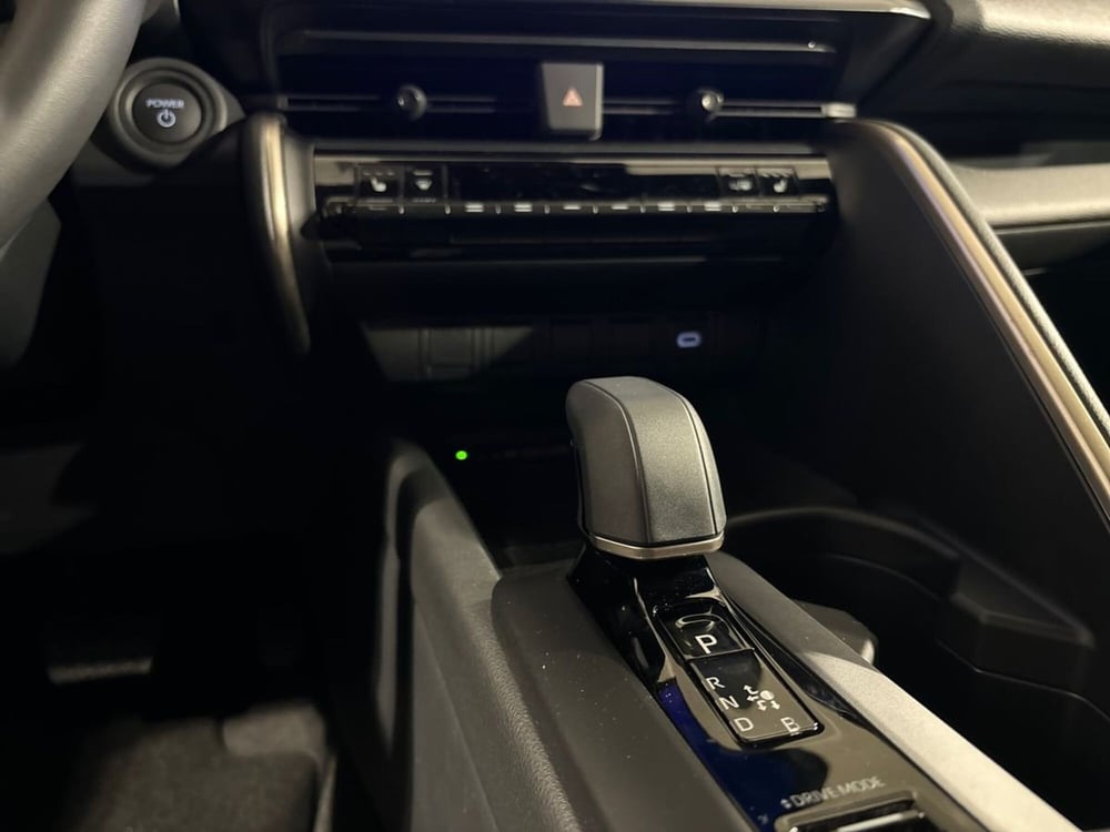 Toyota Toyota C-HR nuova a Lecco (14)