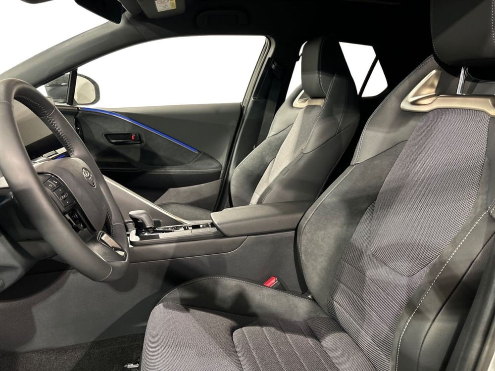 Toyota Toyota C-HR nuova a Lecco (15)