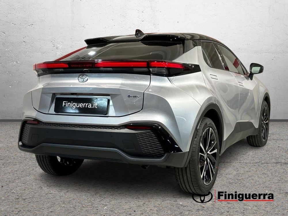 Toyota Toyota C-HR nuova a Lecco (4)