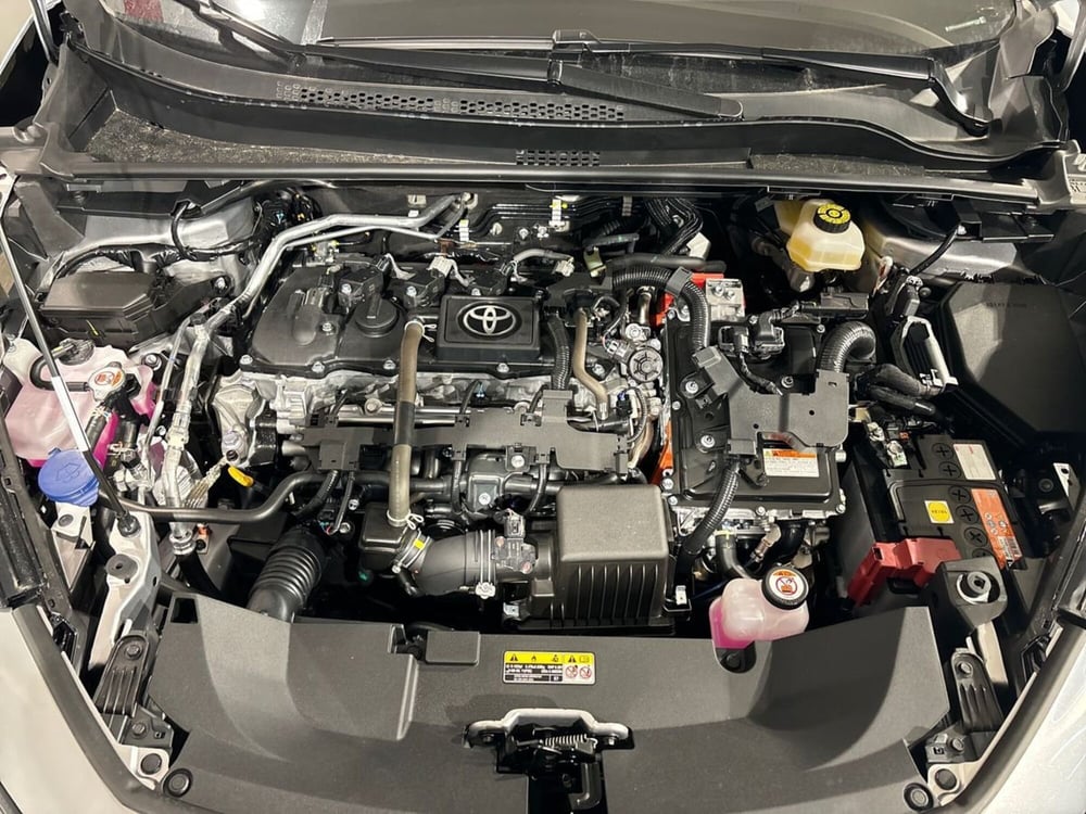 Toyota Toyota C-HR nuova a Lecco (9)