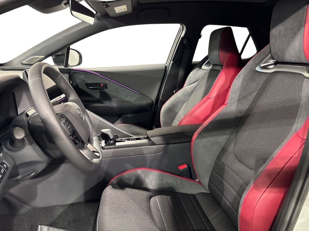 Toyota Toyota C-HR nuova a Lecco (10)