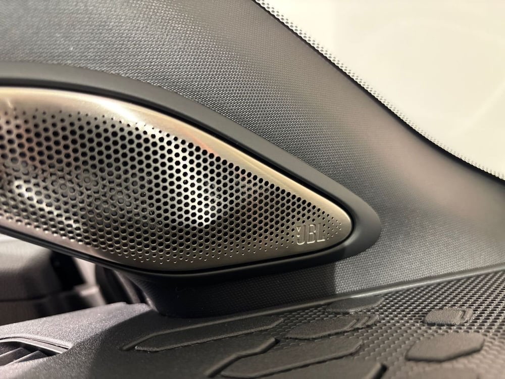 Toyota Toyota C-HR nuova a Lecco (19)