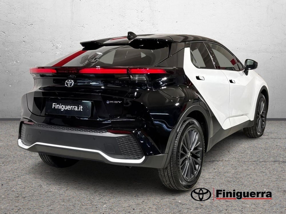Toyota Toyota C-HR nuova a Lecco (4)