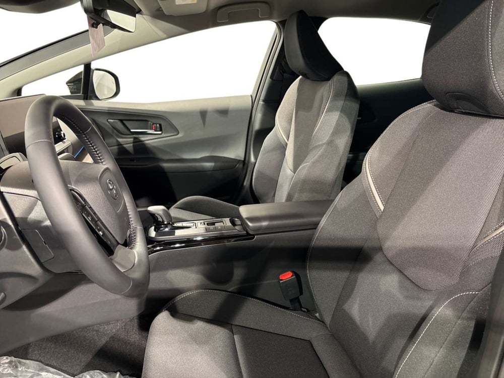 Toyota Prius nuova a Lecco (10)