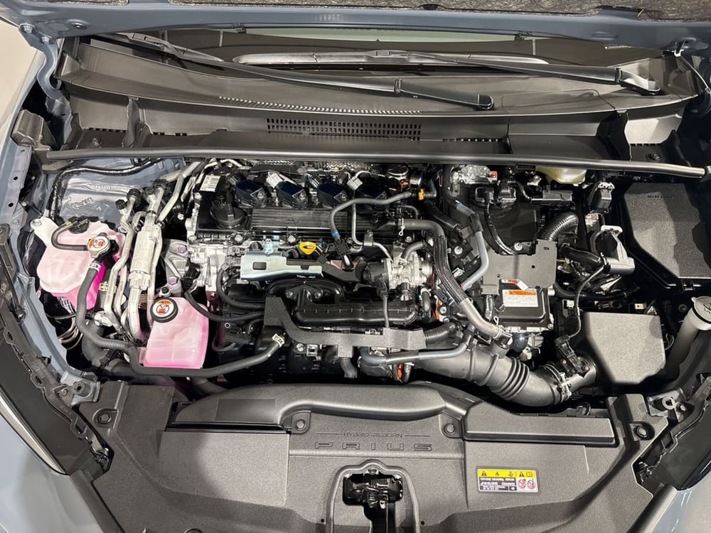 Toyota Prius nuova a Lecco (16)