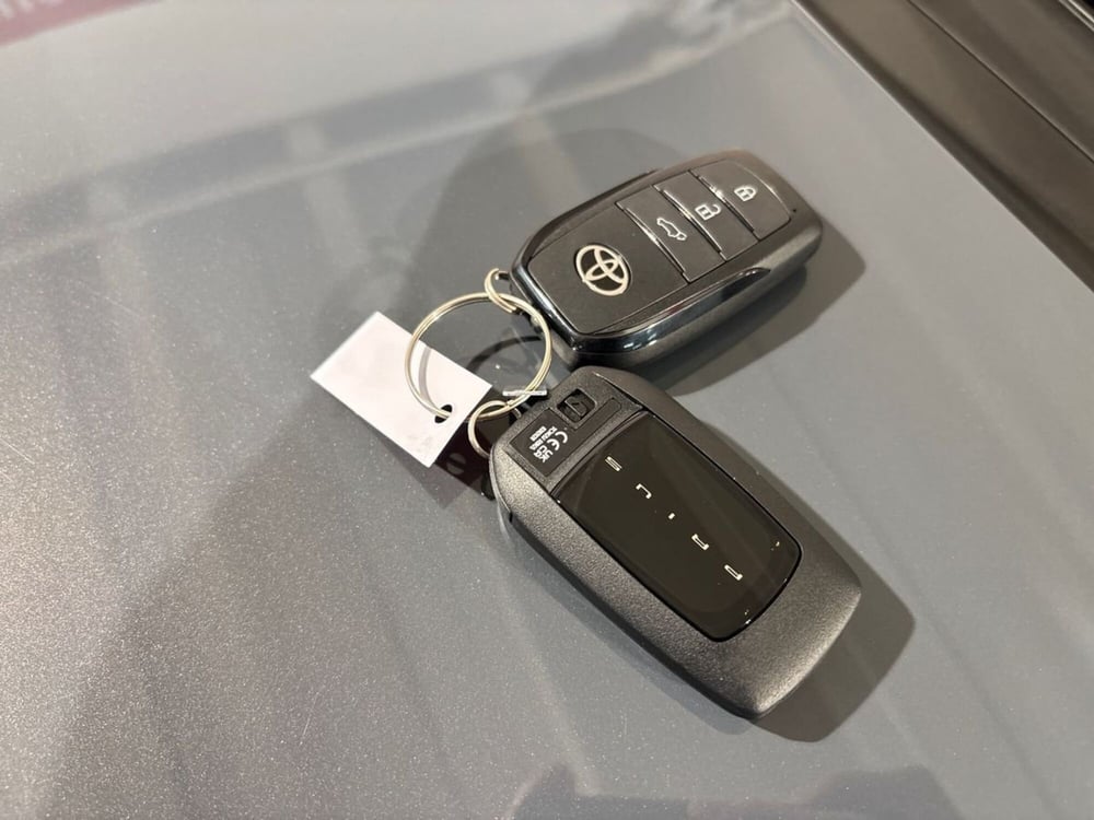 Toyota Prius nuova a Lecco (17)