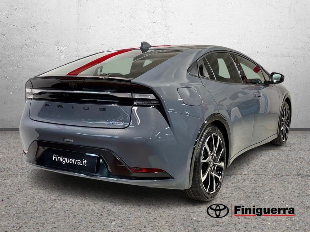 Toyota Prius nuova a Lecco (4)