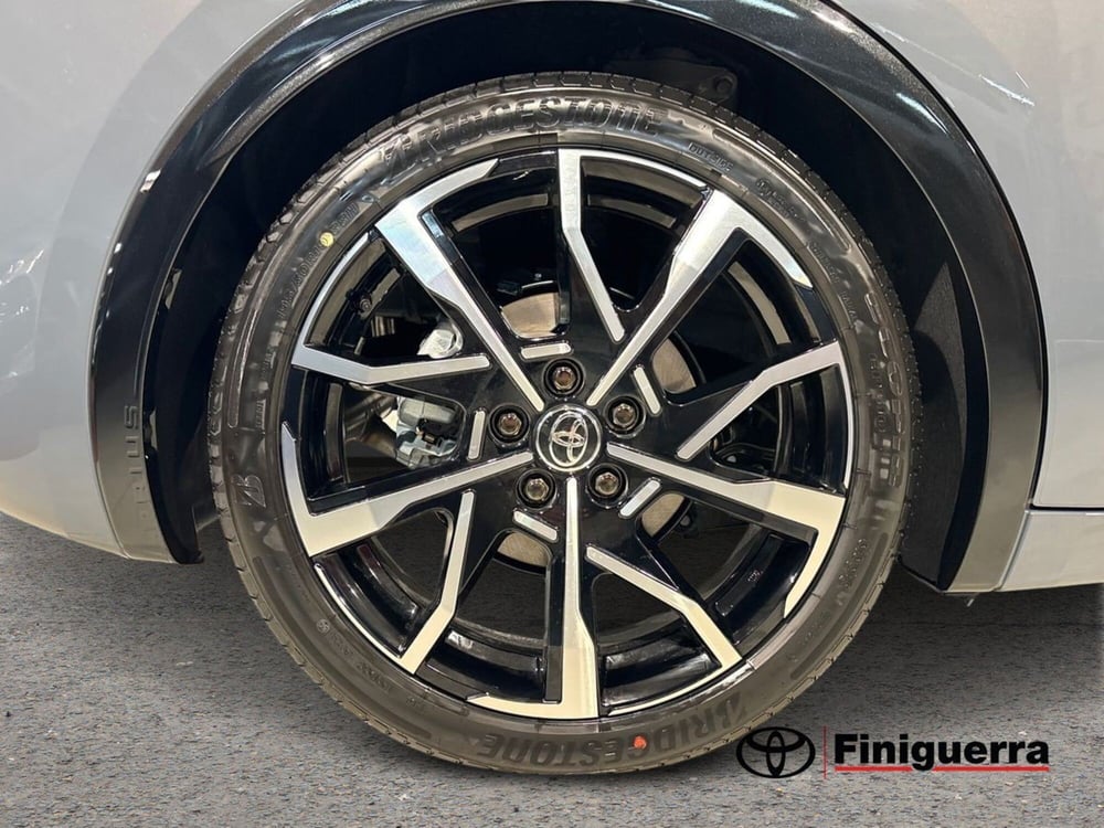 Toyota Prius nuova a Lecco (7)