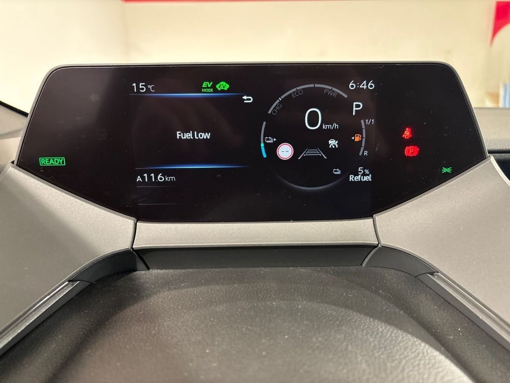 Toyota Prius nuova a Lecco (9)