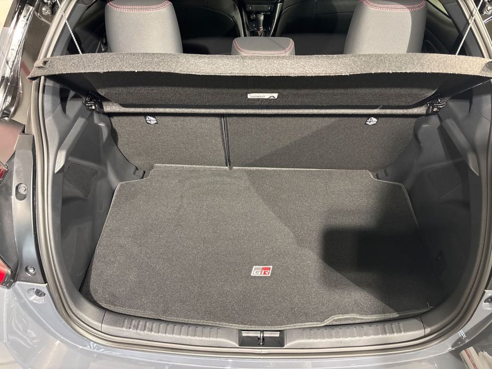 Toyota Yaris GR Sport nuova a Lecco (12)