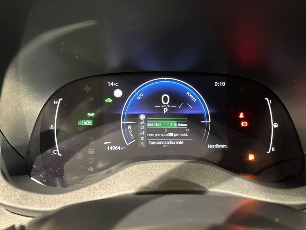 Toyota Yaris Cross nuova a Lecco (9)