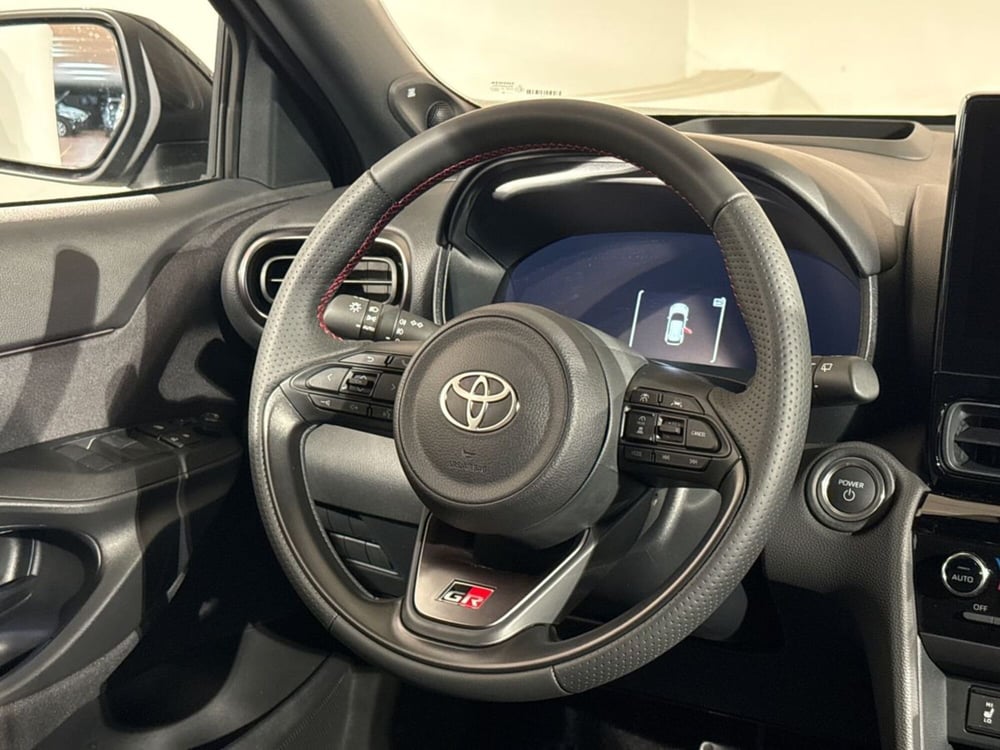 Toyota Yaris Cross nuova a Lecco (11)