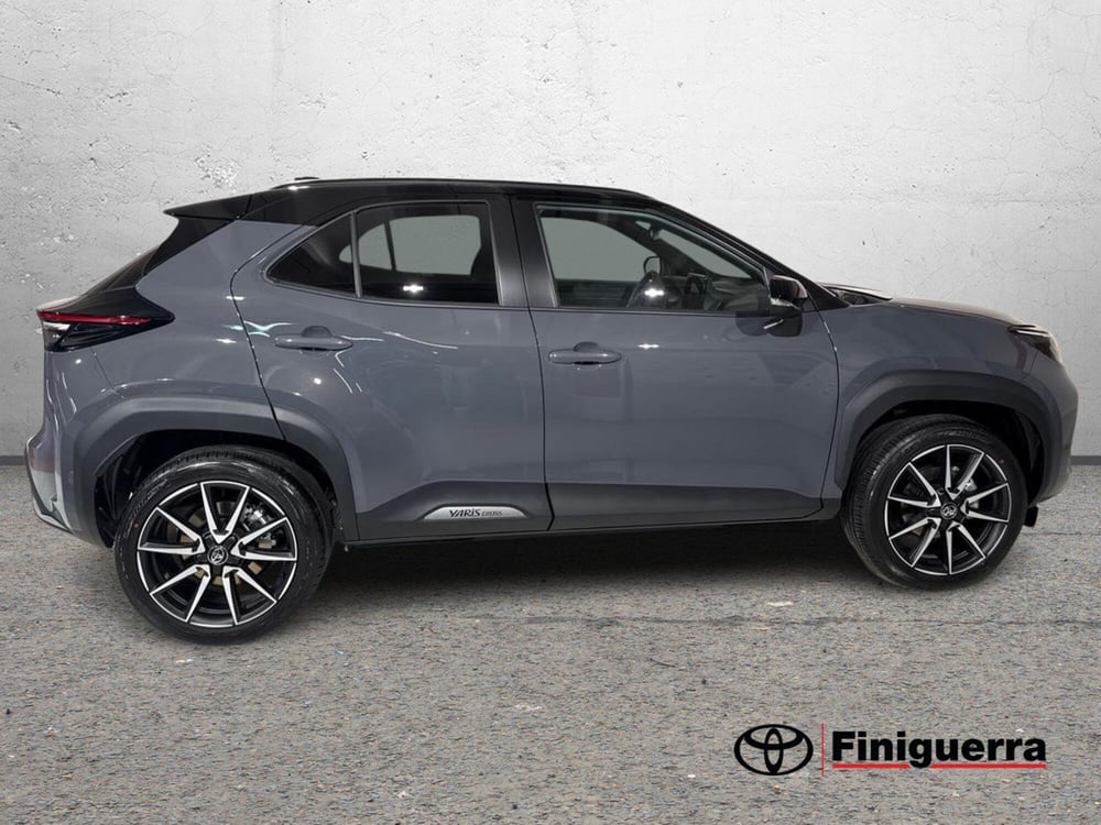 Toyota Yaris Cross nuova a Lecco (5)