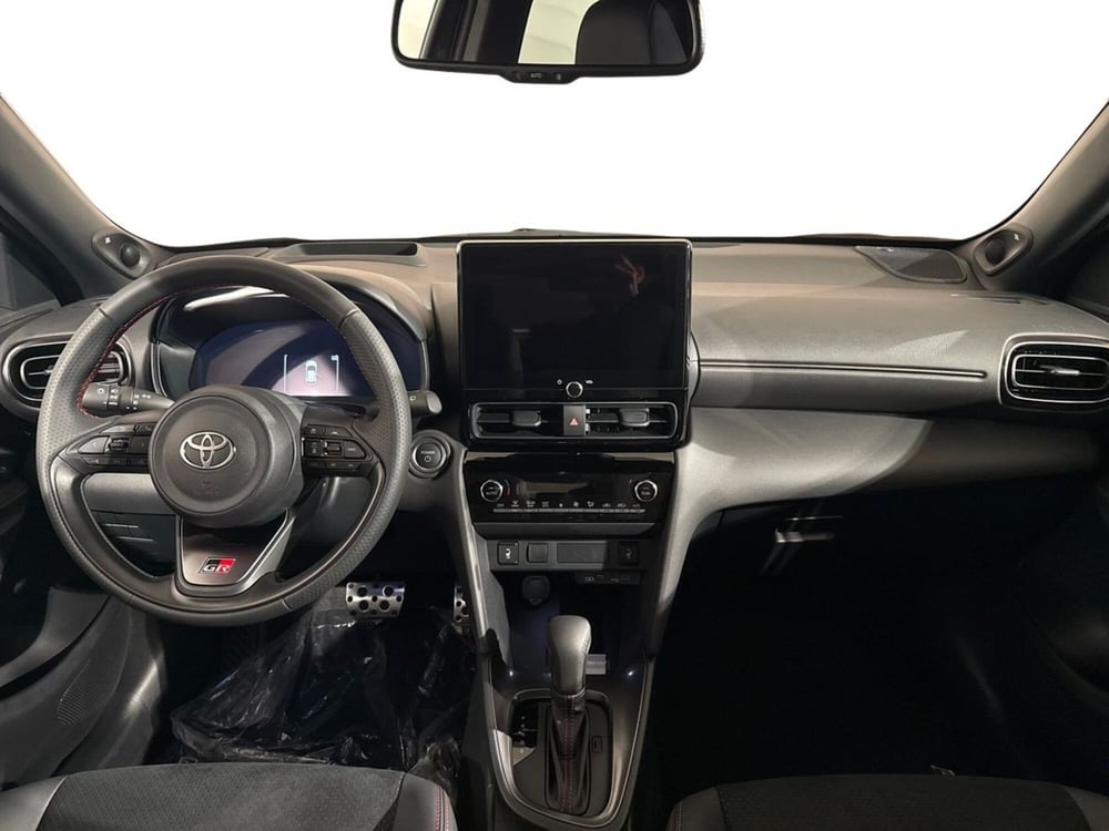 Toyota Yaris Cross nuova a Lecco (8)