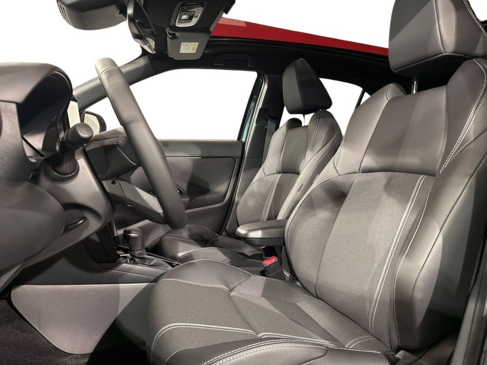 Toyota Yaris Cross nuova a Lecco (10)