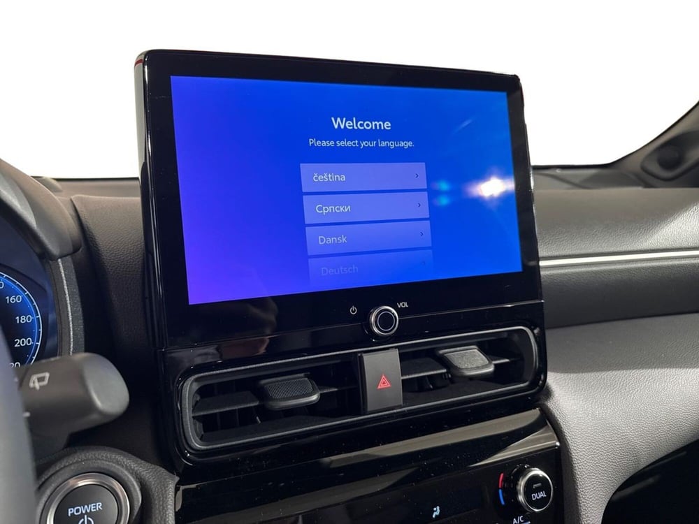 Toyota Yaris Cross nuova a Lecco (13)