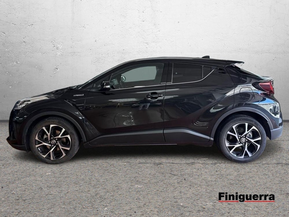 Toyota Yaris Cross nuova a Lecco (6)