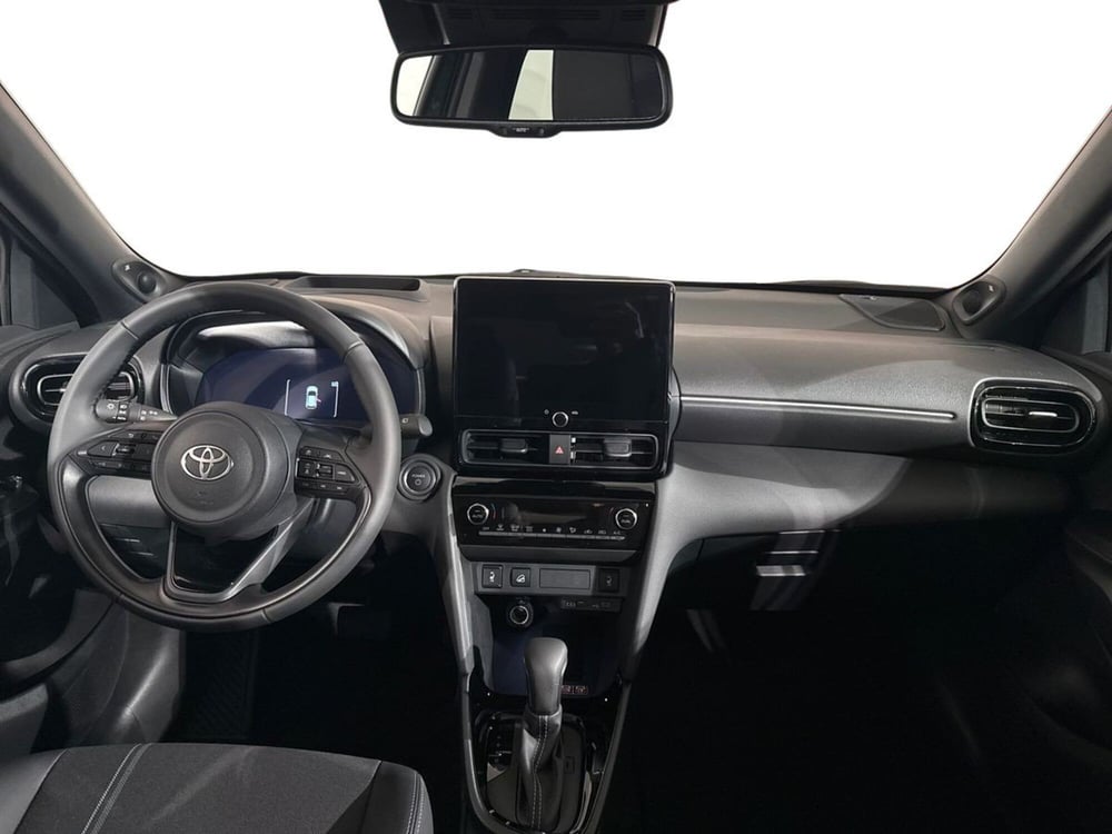 Toyota Yaris Cross nuova a Lecco (8)