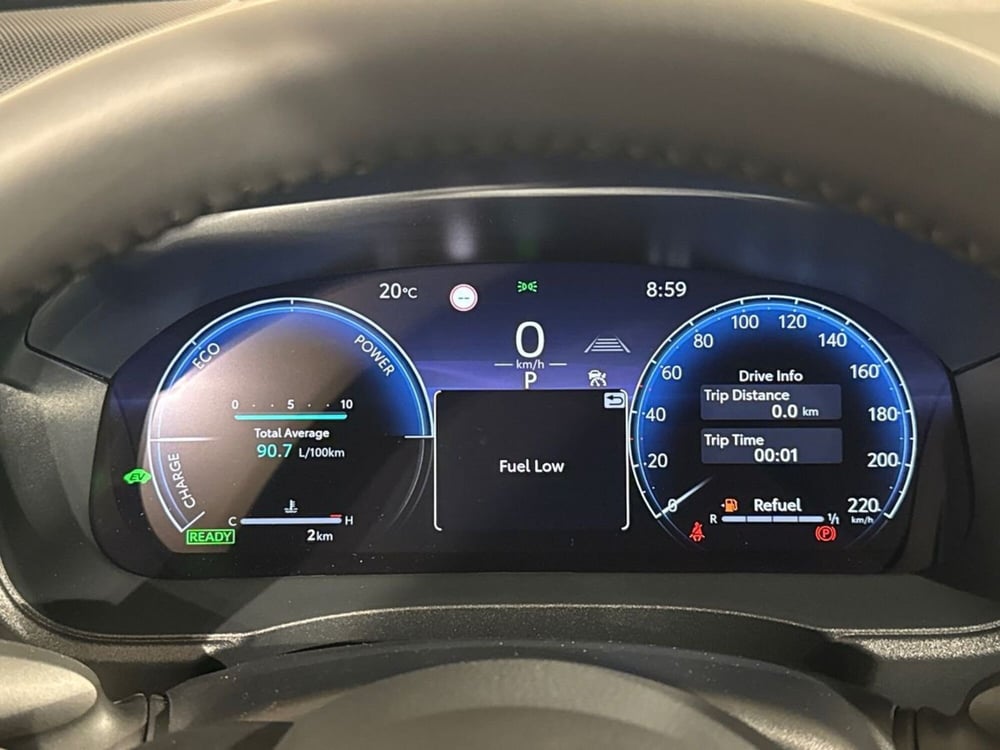 Toyota Yaris Cross nuova a Lecco (9)