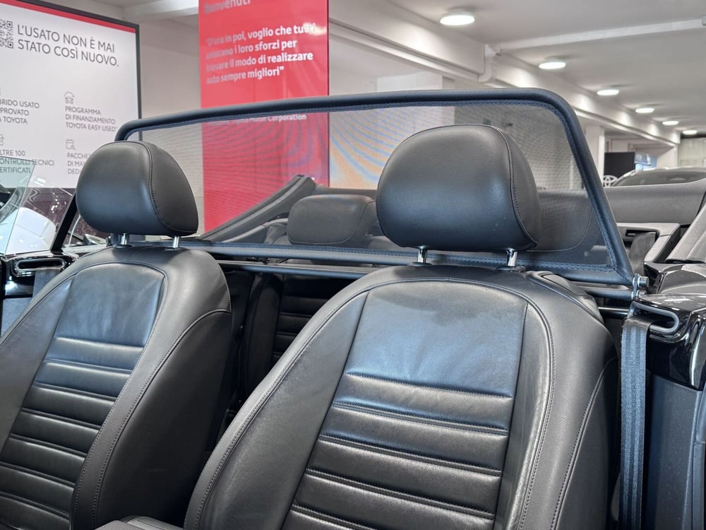 Volkswagen Maggiolino Cabrio usata a Brescia (11)