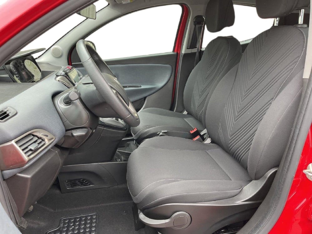 Lancia Ypsilon usata a Torino (10)