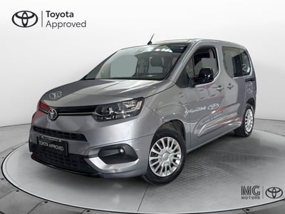 Toyota Proace City Verso City Verso 1.2 110 CV S&amp;S Short D Lounge del 2022 usata a Viterbo