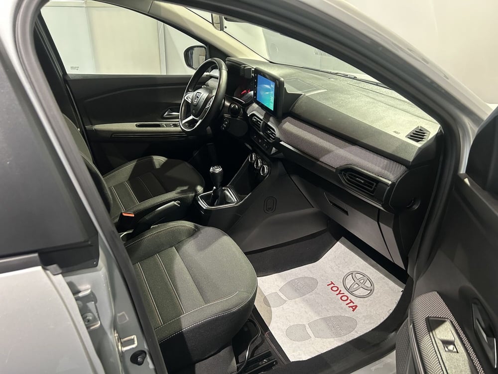 Dacia Jogger usata a Milano (12)