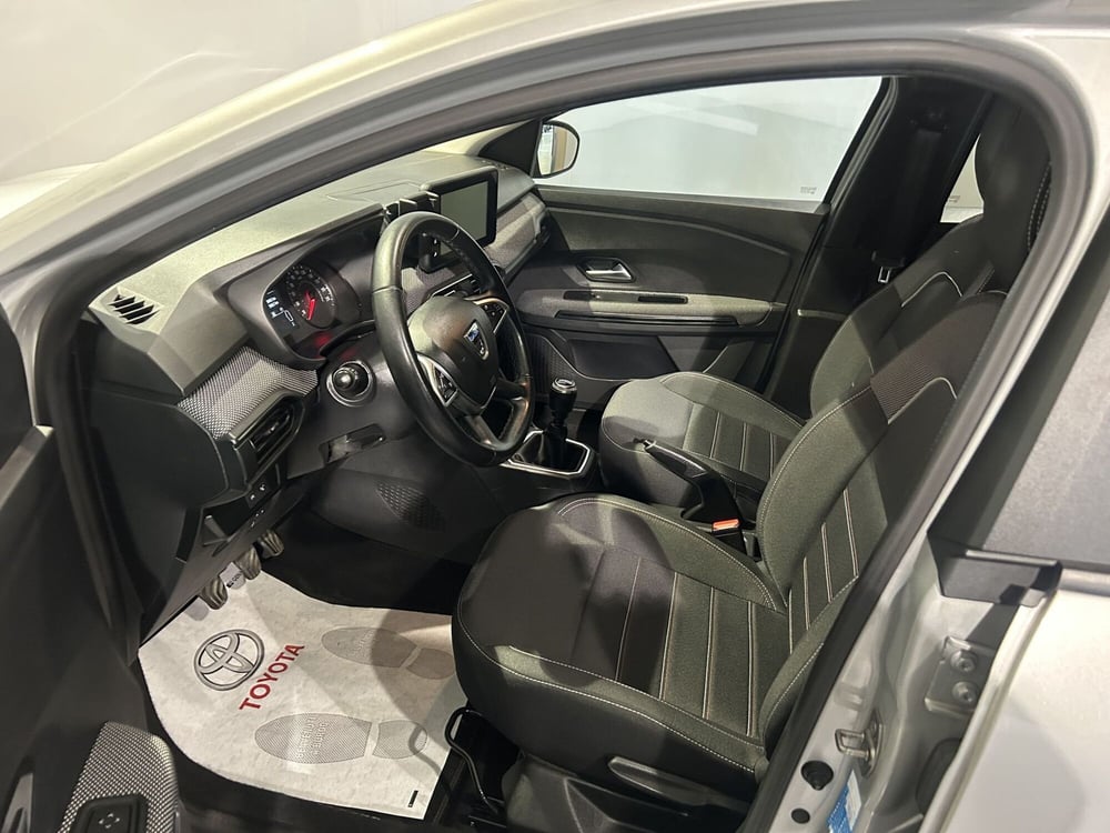 Dacia Jogger usata a Milano (13)