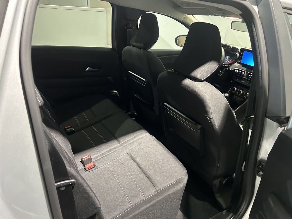 Dacia Jogger usata a Milano (14)