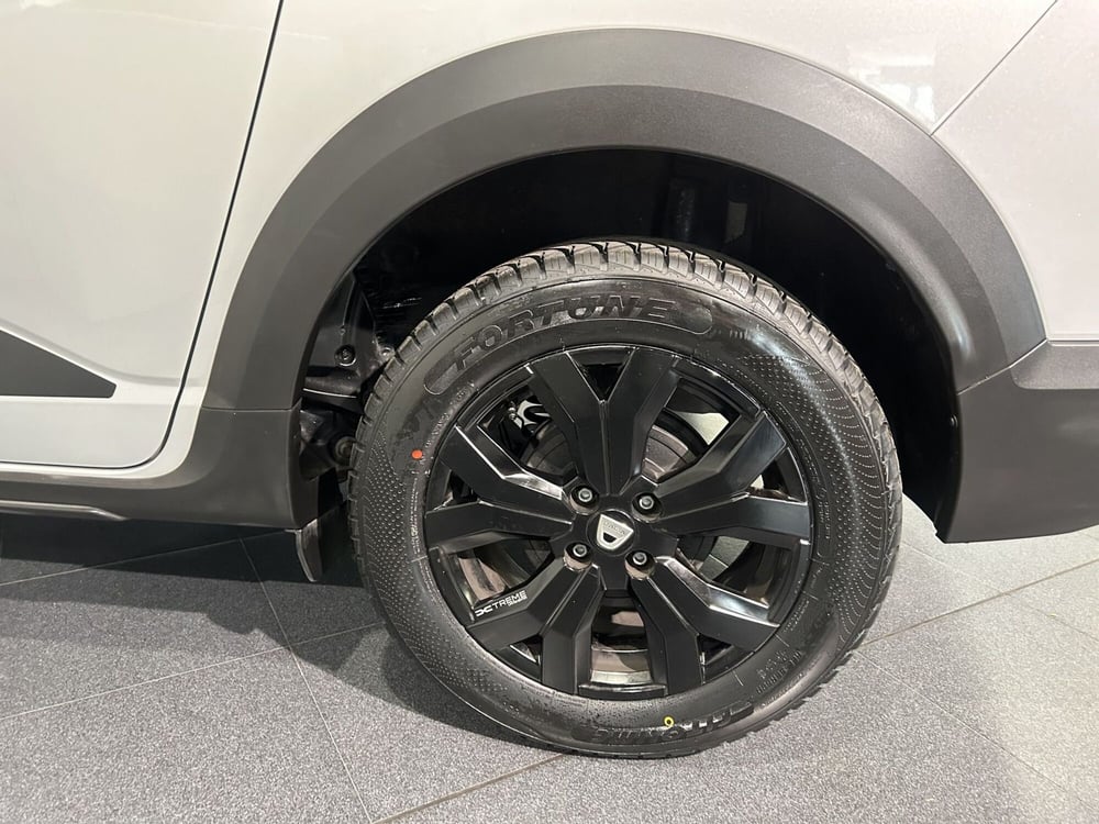Dacia Jogger usata a Milano (7)