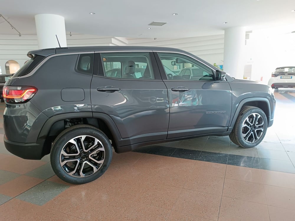 Jeep Compass nuova a Bergamo (5)