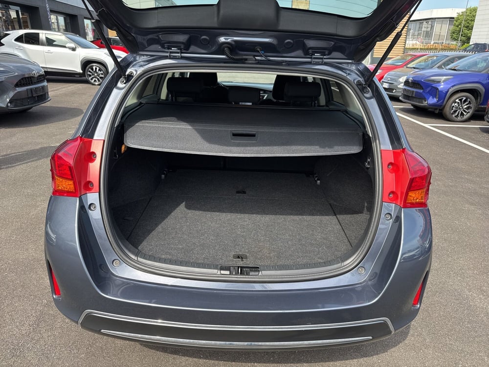 Toyota Auris Station Wagon usata a Mantova (14)