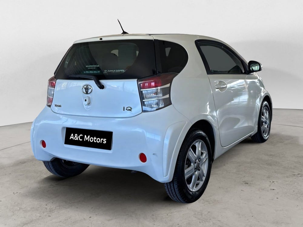 Toyota iQ usata a Napoli (4)