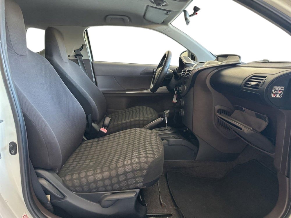 Toyota iQ usata a Napoli (6)