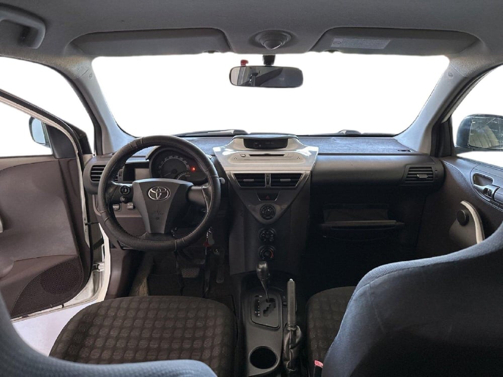 Toyota iQ usata a Napoli (9)