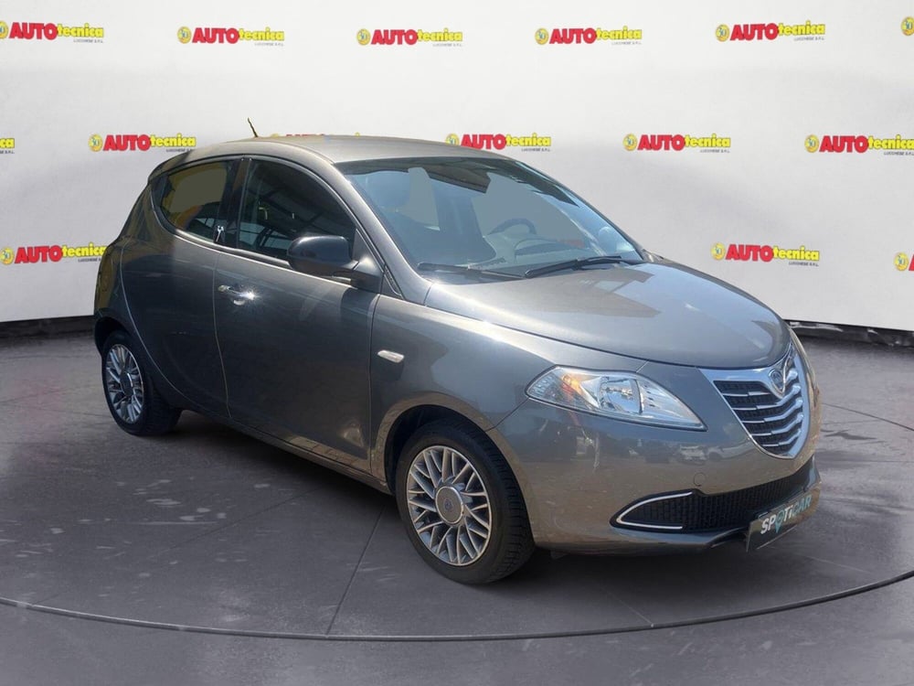 Lancia Ypsilon usata a Lucca