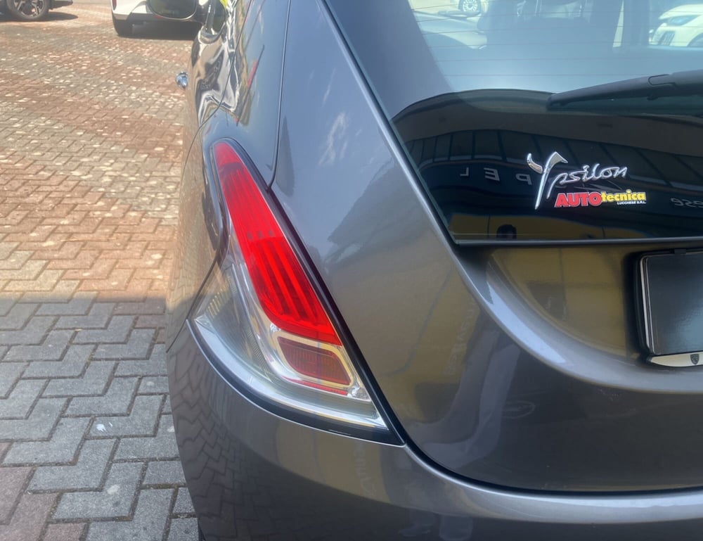 Lancia Ypsilon usata a Lucca (10)