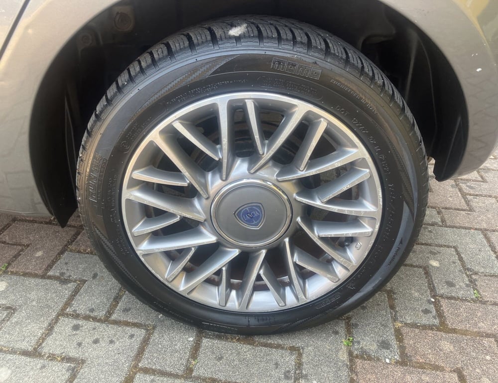 Lancia Ypsilon usata a Lucca (13)