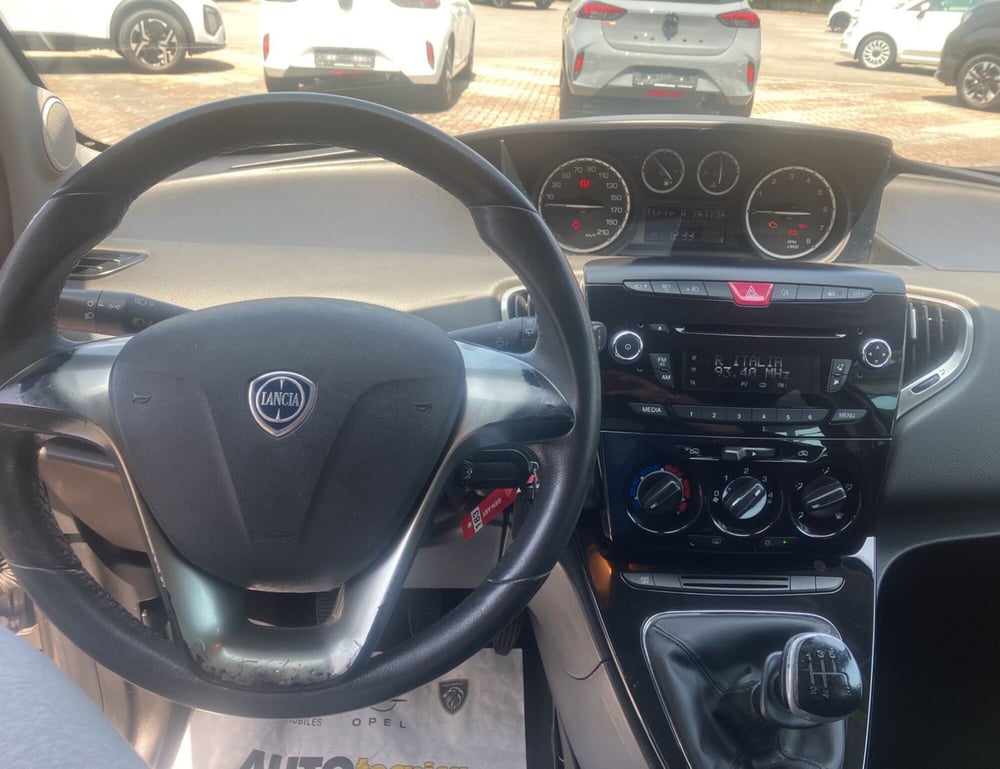 Lancia Ypsilon usata a Lucca (14)